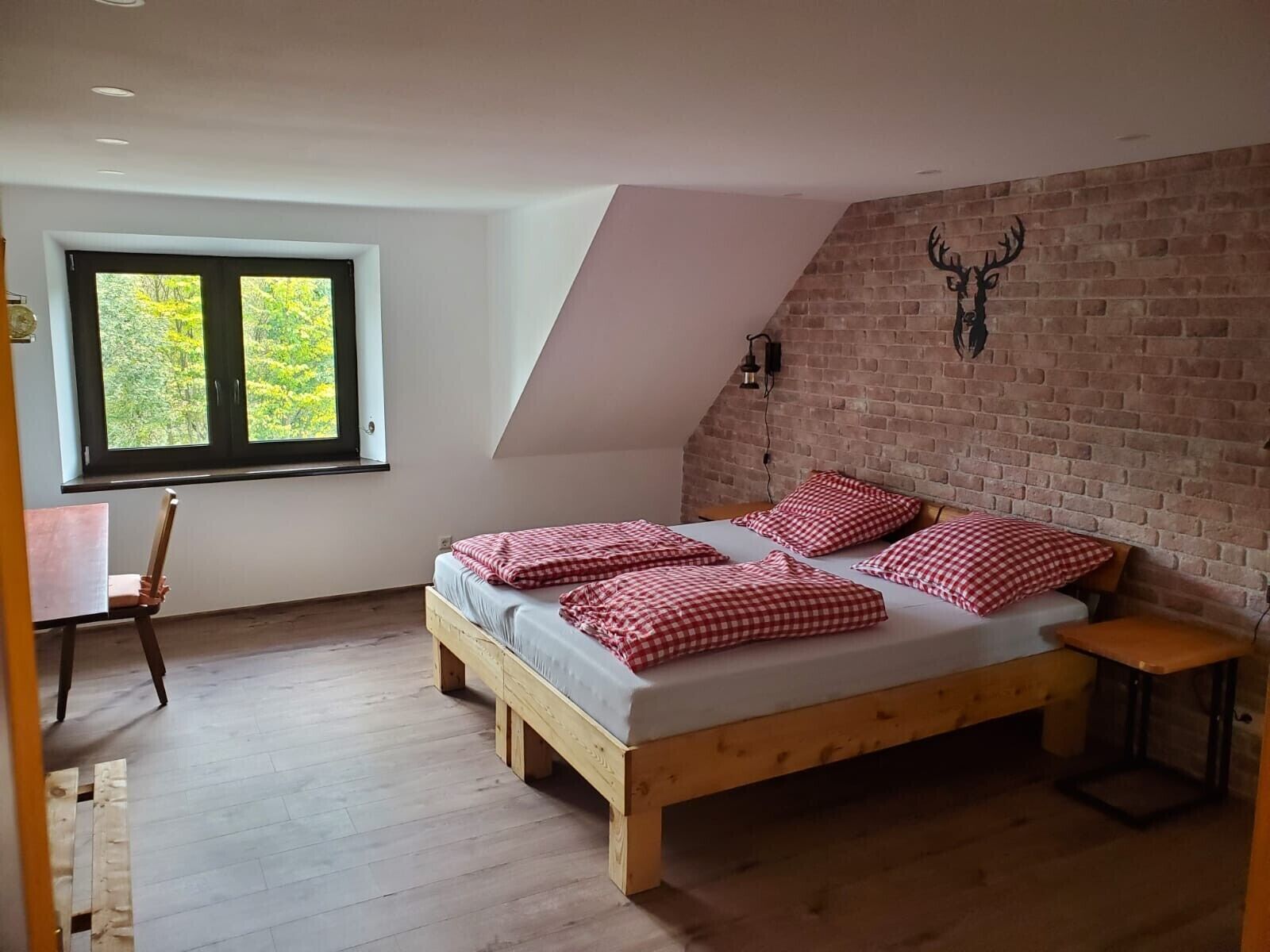 熨斗/熨衫板、Wi-Fi、床單