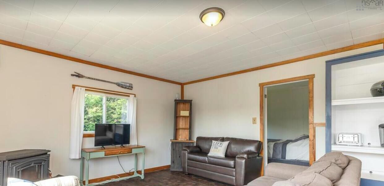Charming Lakeside Cottage Retreat | Steps To The Water | Peaceful & Private - Nova Scotia