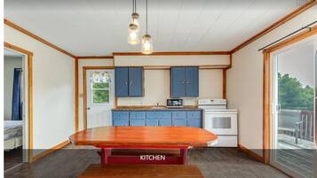 Four à micro-ondes, un four, surface de cuisson