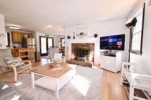 Smart TV, table football, ping pong, computer monitors - Private Oasis Near Rail Trail, Beaches, Dining (2425) (Brewster)