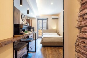 Iron/ironing board, WiFi, bed sheets - Bright Studio Apartment with Balcony and View of St. Agatha (Catania)