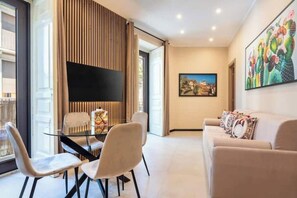 Smart TV - Bright Apartment with Balcony in the Heart of the Old Town (Catania)