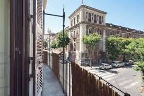 Interior - Bright Apartment with Balcony in the Heart of the Old Town (Catania)
