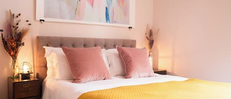 2 habitaciones, tabla de planchar con plancha y cuna de viaje