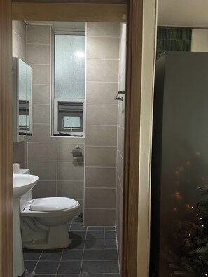 Bruser, hårtørrer, håndklæder, Sæbe