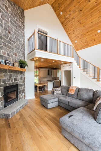 Escape to this brand-new 3BR/2.5BA cabin just minutes from Killington Resort!