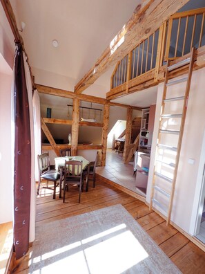 Dining - Apartment 5 - Abendträumerei - Holiday apartment with loft in the count's forester's lodge (Temmen-Ringenwalde)