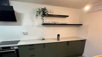 Casa, 1 habitación, vista al jardín | Cocina privada