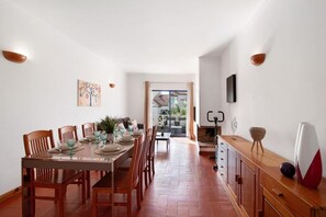 Dining - Spacious apartment in the heart of Albufeira (Albufeira)