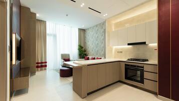 Deluxe-lejlighed - balkon - byudsigt | Privat køkken | Køleskab, mikrobølgeovn, ovn, kogeplade