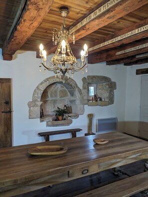 Dining - Perigordian house 800M walk from Château Fénelon (Sainte-Mondane)
