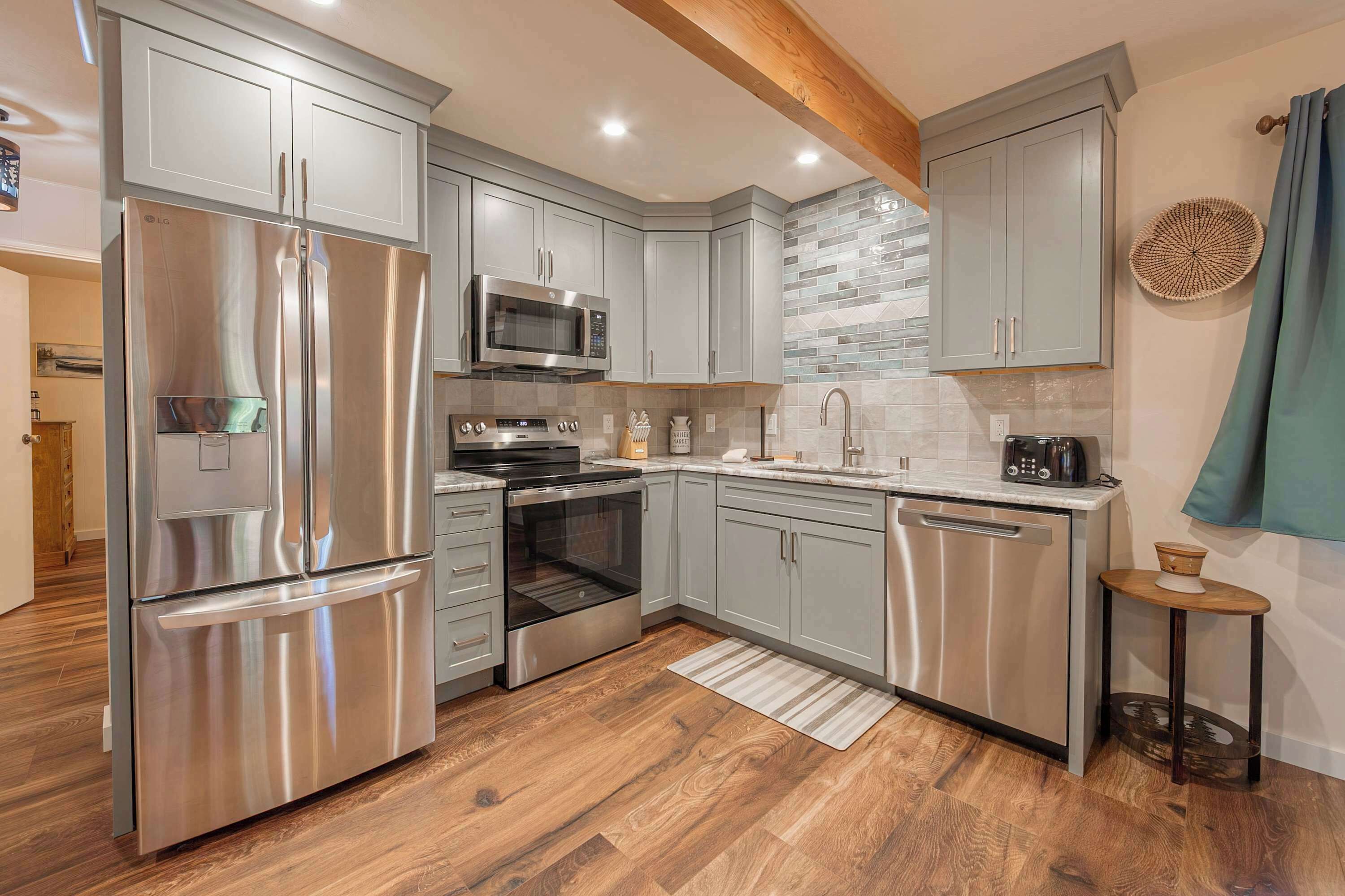 House, Multiple Beds, Patio, Mountain View (Whispering Pines Cabin) | Private kitchen