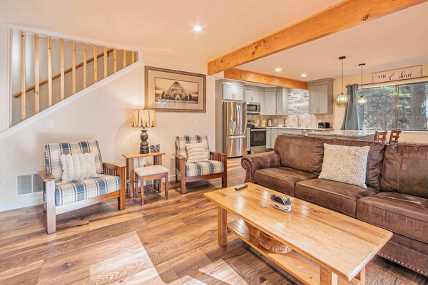 House, Multiple Beds, Patio, Mountain View (Whispering Pines Cabin) | Living area