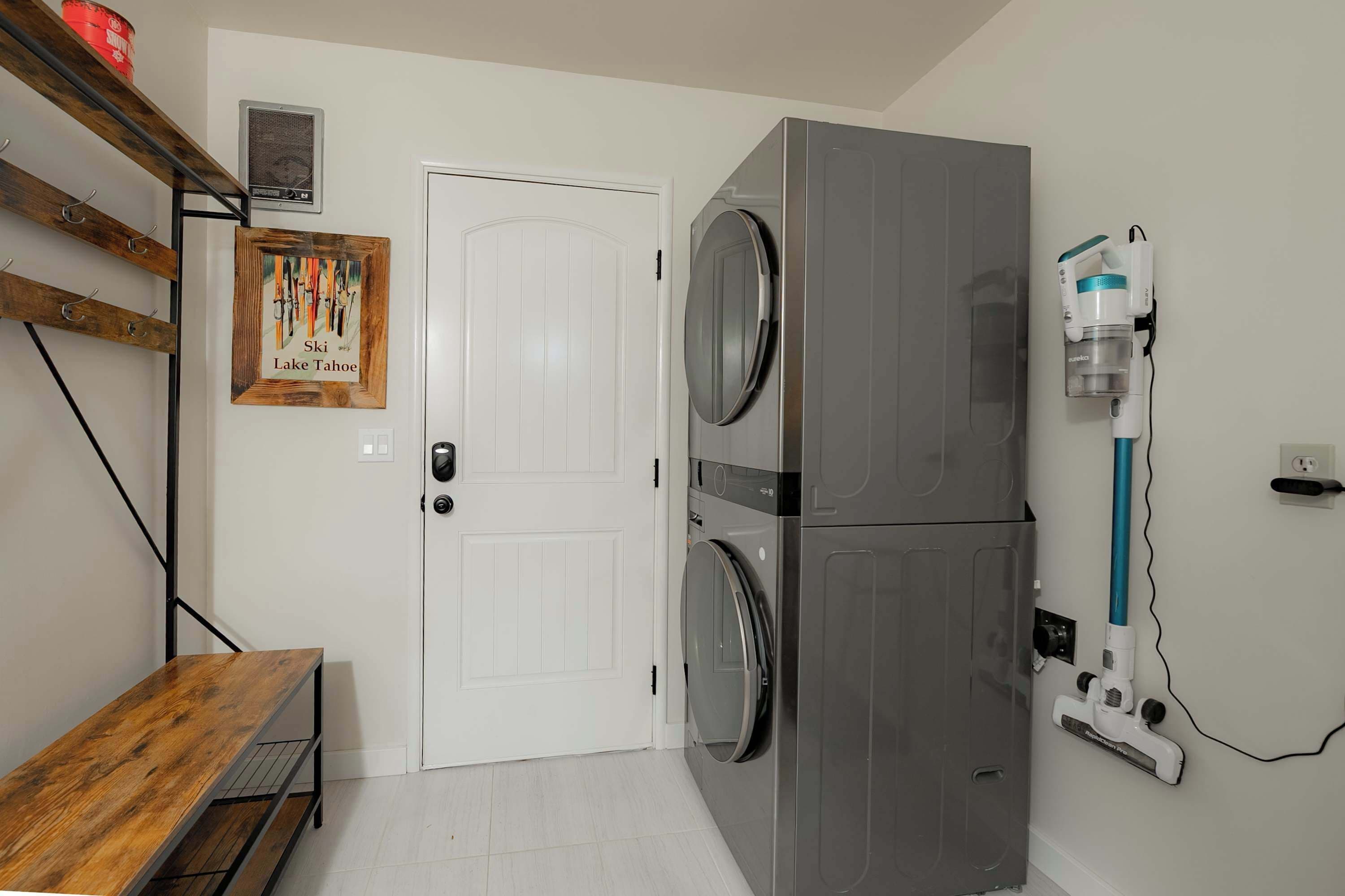 Nhà, nhiều giường, sân hiên, quang cảnh núi (Whispering Pines Cabin) | Giặt ủi