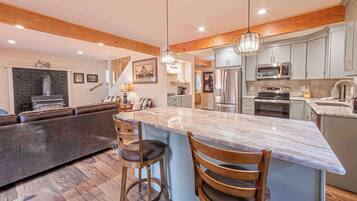 House, Multiple Beds, Patio, Mountain View (Whispering Pines Cabin) | Private kitchen