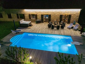 A heated pool - Swimming pool and jacuzzi – 4 adults, 4 children (Montignac)