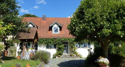 Lovingly Restored Farmhouse with Private Terrace, Garden & Wi-Fi in Heilsbronn