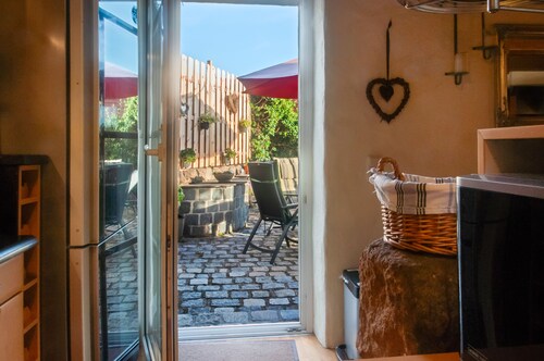 Liebevoll restauriertes Bauernhaus mit privater Terrasse, Garten und WLAN in Heilsbronn