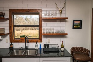 Refrigerador, microondas, placa de cocina, lavavajillas