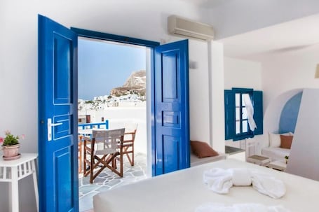 Una cassaforte in camera, ferro/asse da stiro, Wi-Fi gratuito, lenzuola. Aegeo Hotel