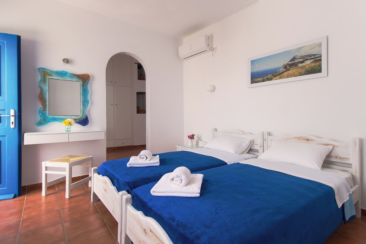 Comfort Double or Twin Room, Partial Sea View | In-room safe, iron/ironing board (on request), WiFi (free), bed sheets