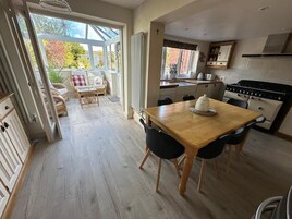 House, 3 Bedrooms | Dining room