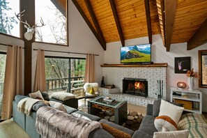 Smart-TV, Kamin, Videospiele