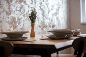 Deluxe Apartment, Mountain View | In-room dining