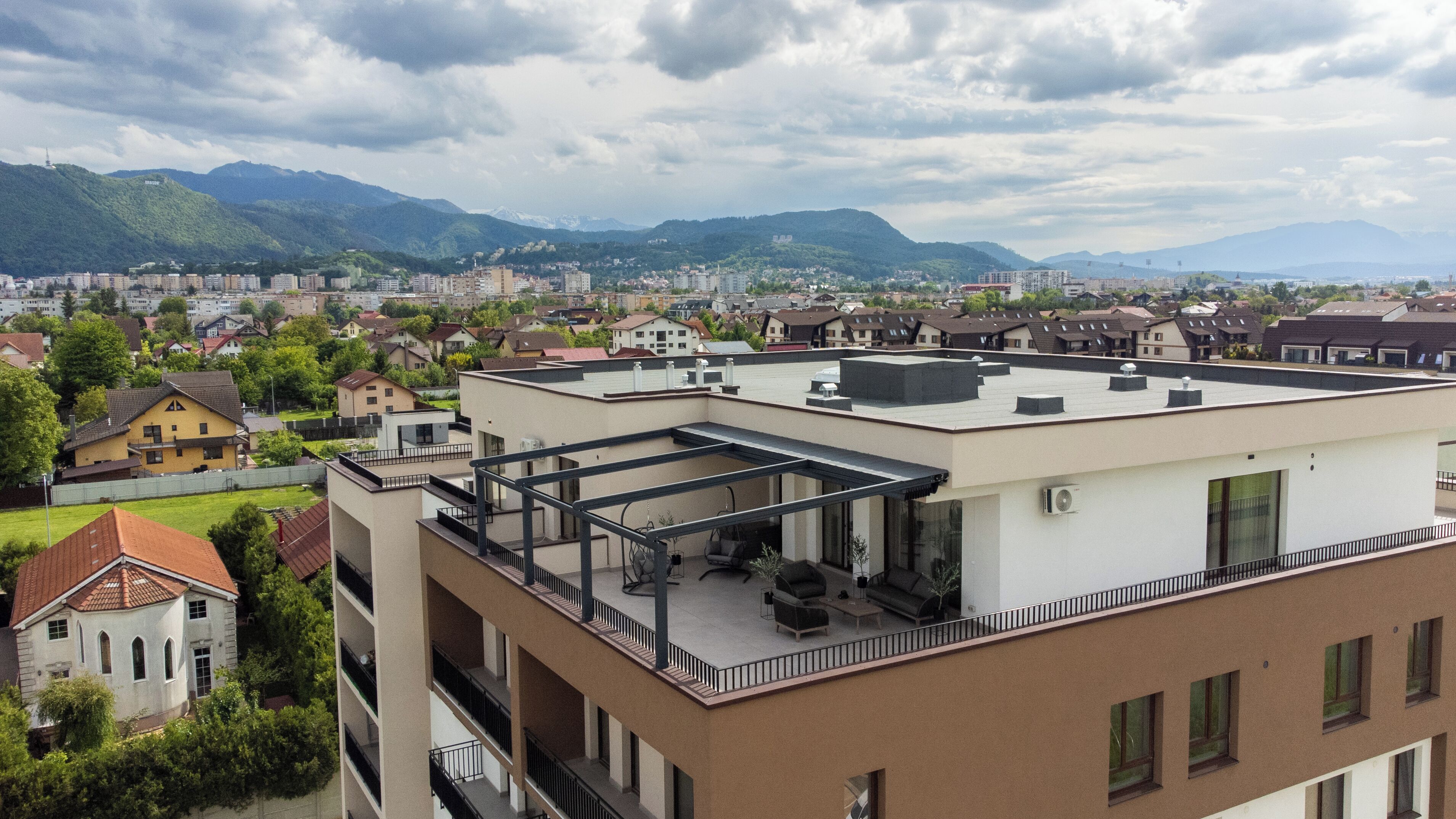 Lyxpenthouse - utsikt mot bergen | Exteriör