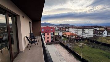 Deluxe Apartment, Mountain View | Property grounds