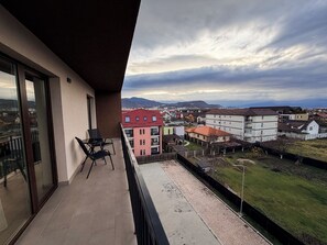Deluxe Apartment, Mountain View | Property grounds - TampaView ApartHotel (Brașov)