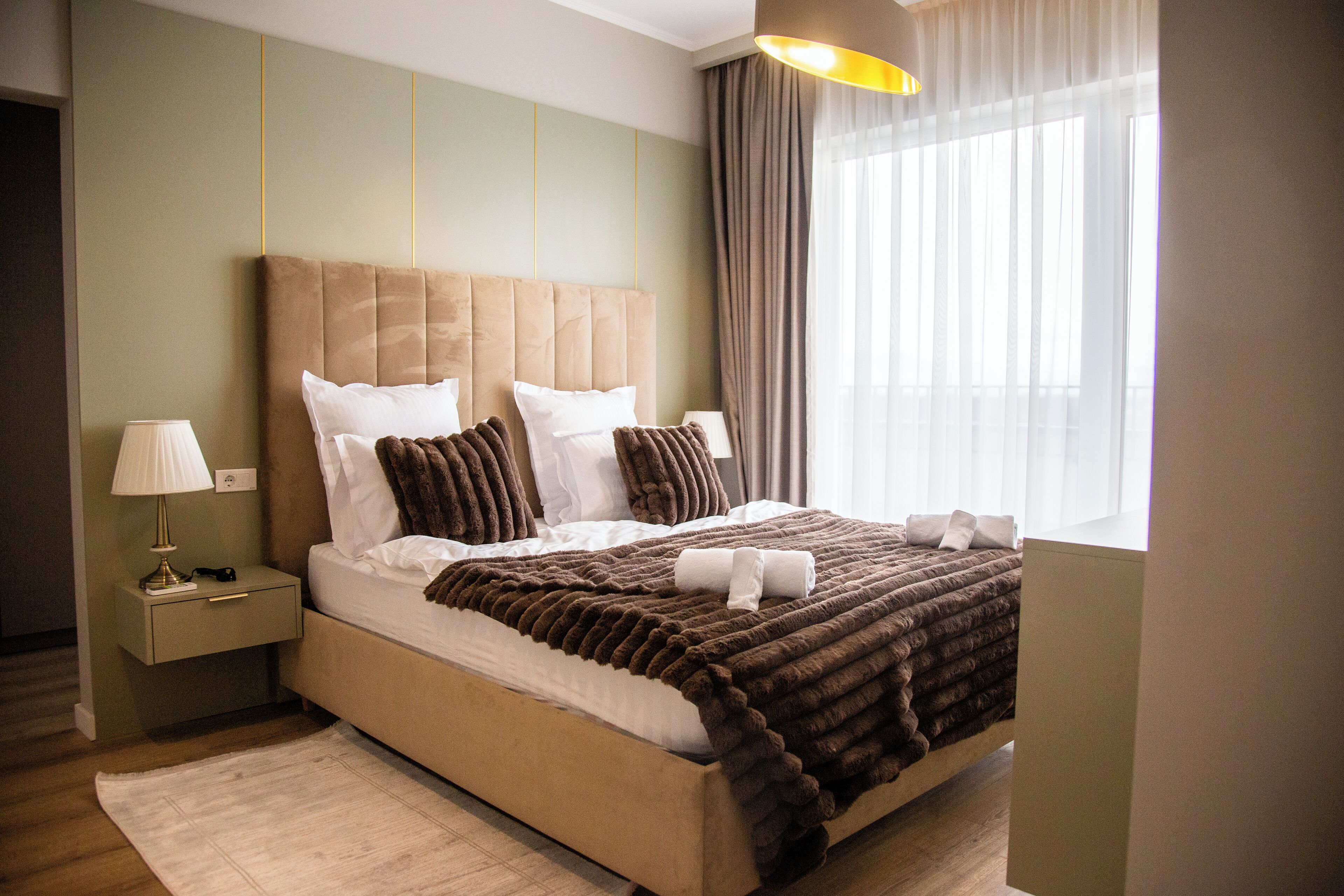 Luxury Penthouse, Mountain View | Iron/ironing board, free WiFi