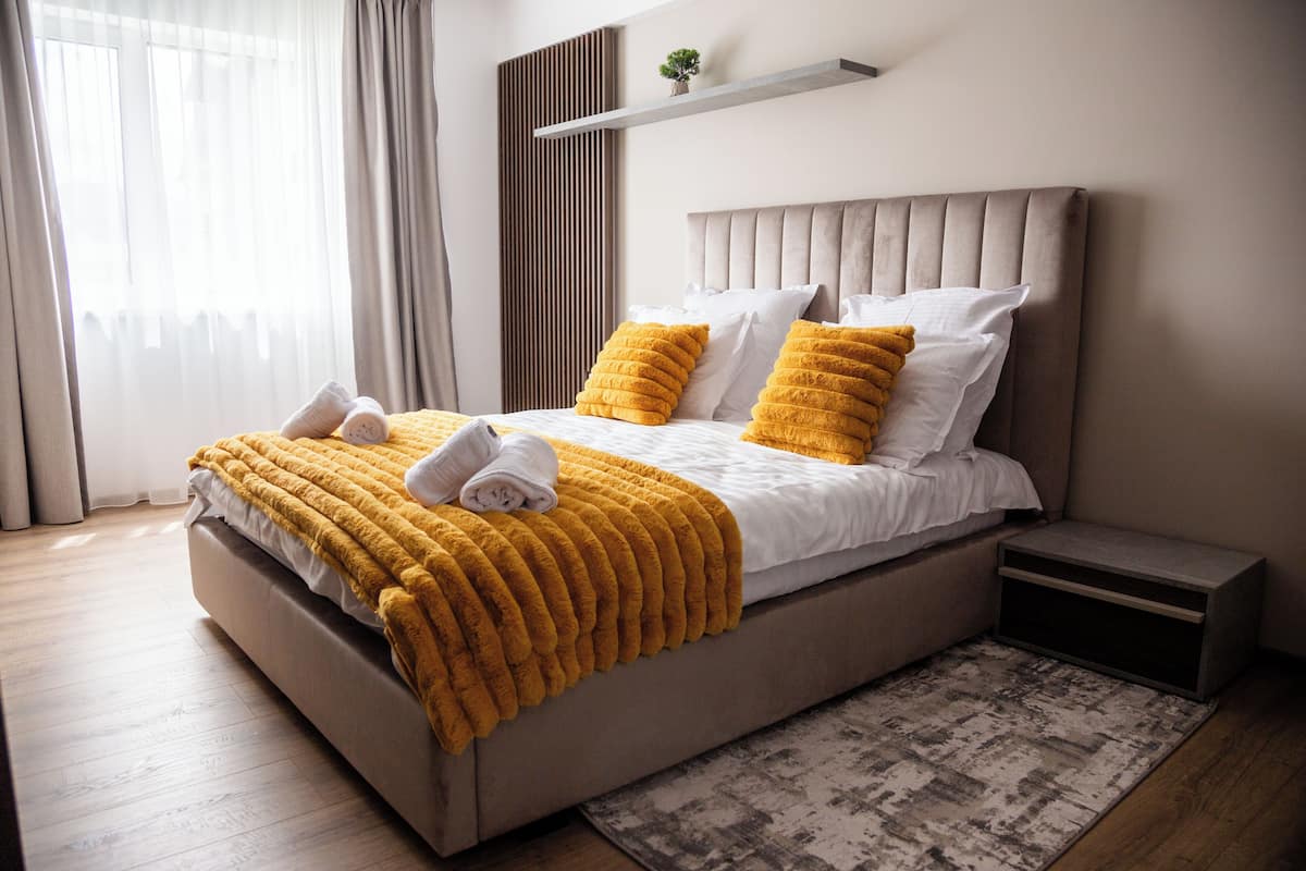 Deluxe-Apartment, Balkon, Bergblick | Bügeleisen/Bügelbrett, kostenloses WLAN