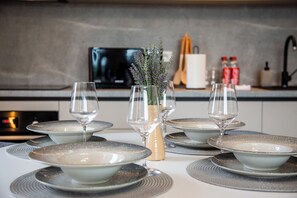 Deluxe Apartment, Balcony, Mountain View | In-room dining - TampaView ApartHotel (Brașov)