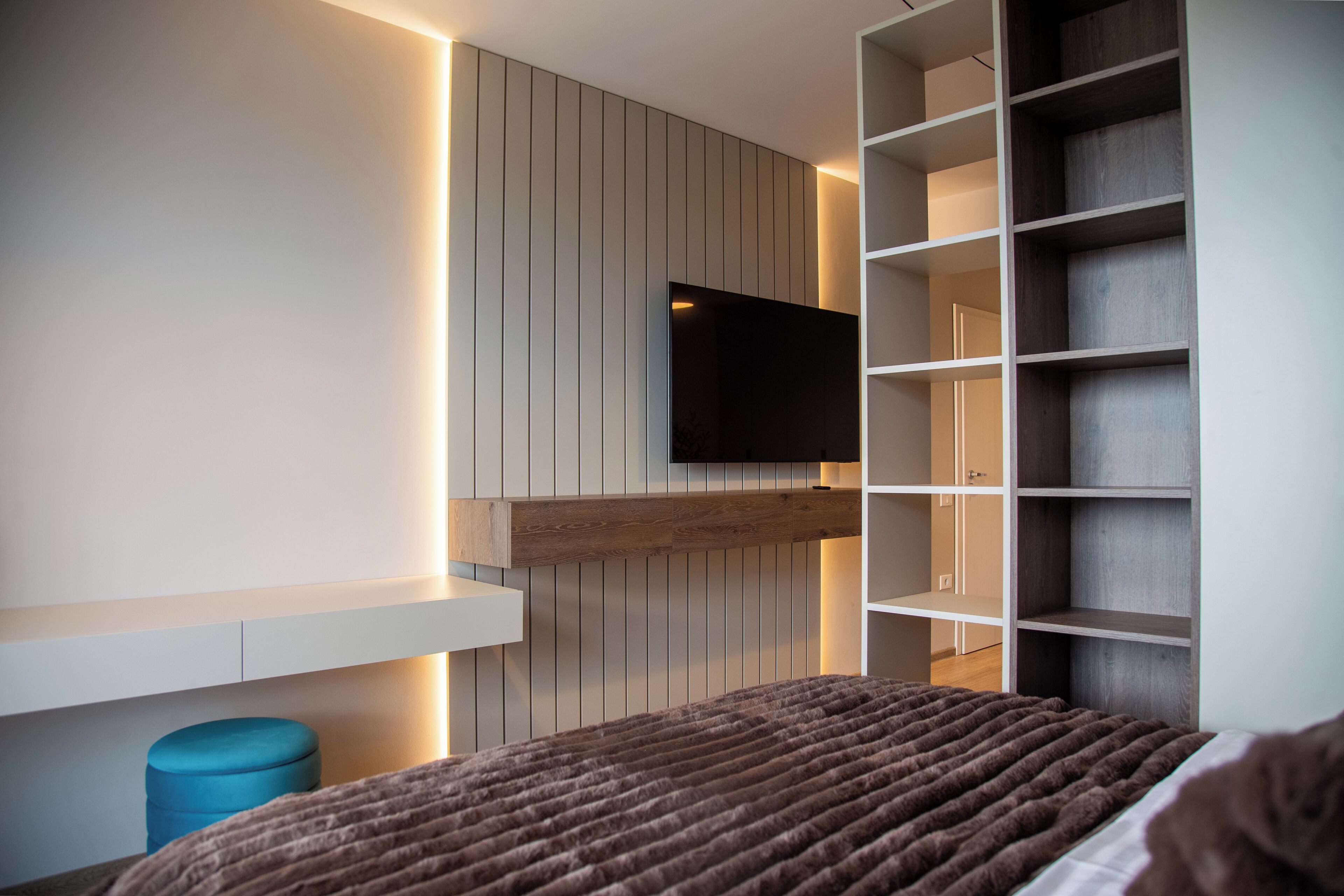 Deluxe Apartment, Mountain View | Iron/ironing board, free WiFi