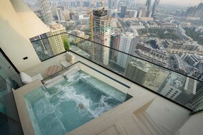 Deluxe Apartment, Balcony, City View | Outdoor spa tub - Refined High-Floor Apartment w Pool (Dubai)