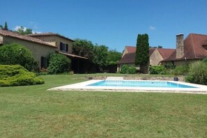Outdoor pool - Grace Gate Cottage - Charming retreat for couples in the Dordogne (Bourniquel)