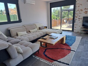 Living area - Large and beautiful house 6 kilometers from Lloret de Mar and 15 kilometers from Tossa (Vidreres)