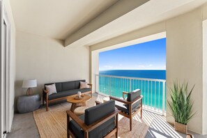 Property grounds - Freshly Renovated Beachfront Condo w/ Pools Near Pier Park (Panama City Beach)