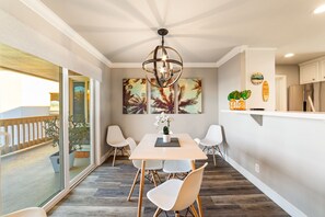 Dining - 30+ Stay!  Pacific Ocean Views, Walk To Beach (Newport Beach)