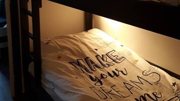 2 bedrooms, iron/ironing board, Internet, bed sheets