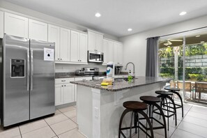 Fridge, microwave, oven, stovetop - 320 Pet Friendly 6BD Villa - Pool&Spa (Kissimmee)