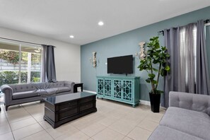 Smart TV, video games - 320 Pet Friendly 6BD Villa - Pool&Spa (Kissimmee)