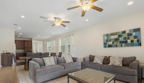 Smart TV, video games - 25% Off Villa! Pool, Games, Theater! Near Disney (Kissimmee)