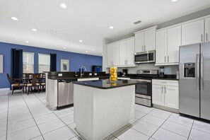 Fridge, microwave, oven, stovetop - 360 Villa - 7BD - Pool / Theme Beds by Disney (Kissimmee)