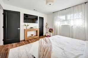 3 bedrooms, iron/ironing board, WiFi, bed sheets - Central Midland Modern Retreat (Midland)