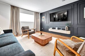 TV - Central Midland Modern Retreat (Midland)