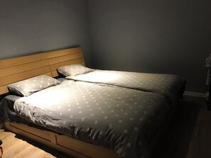 2 habitaciones, tabla de planchar con plancha y wifi 