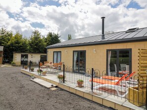 Outdoor dining - The Barn (Redditch)