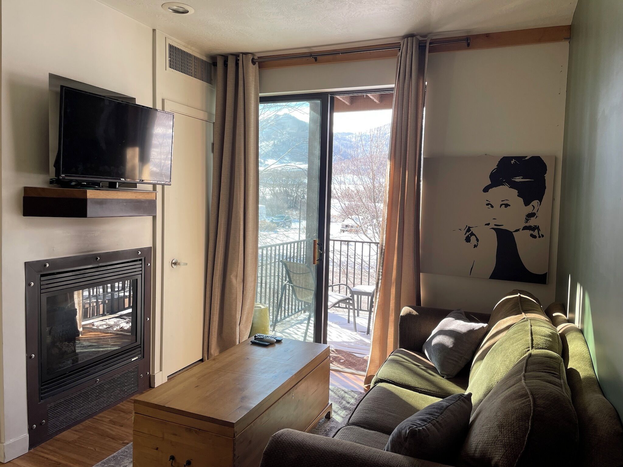 スマートテレビ、暖炉